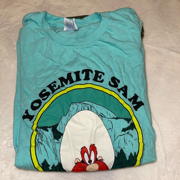 GRAPHIC TEE BUNDLE!!! - Picture 6 of 11